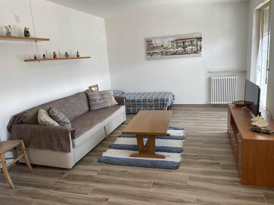 Ferienwohnung Casa Del Tempo Rosa Tassullo Ospitar Exterior foto