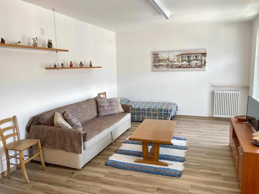 Ferienwohnung Casa Del Tempo Rosa Tassullo Ospitar Exterior foto